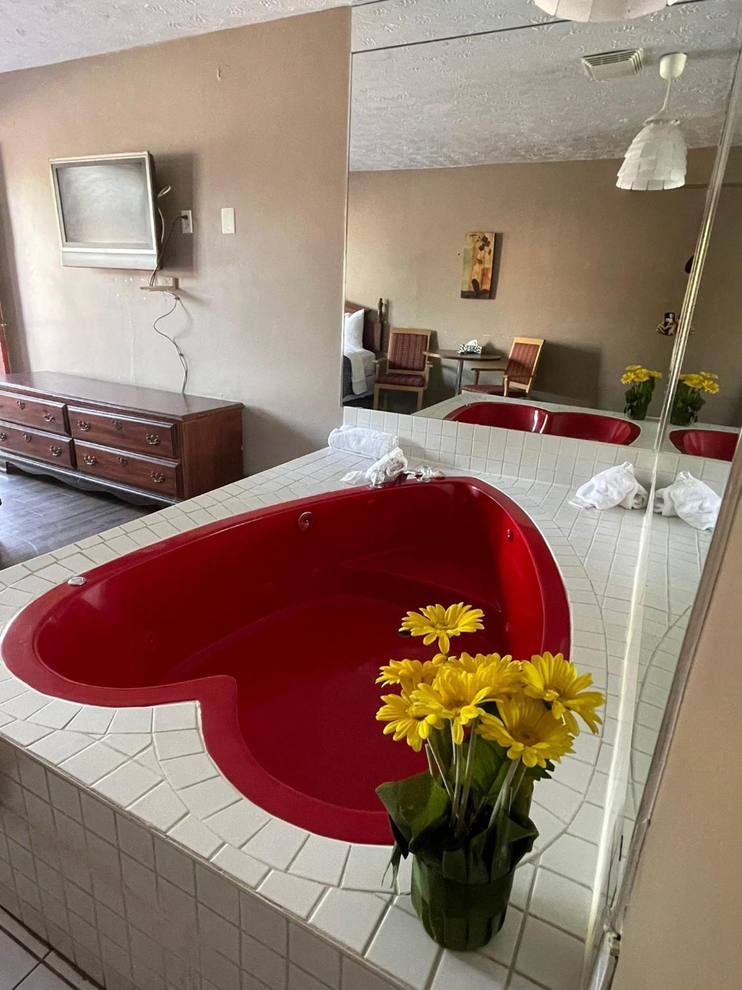 מפלי הניאגרה 6267 Persepolis Inn מראה חיצוני תמונה